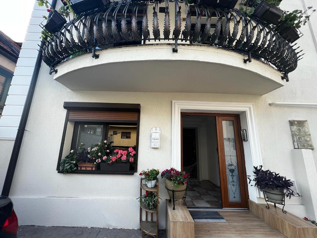 Apartament Boem In Inima Orasului Craiova Apartment Exterior photo